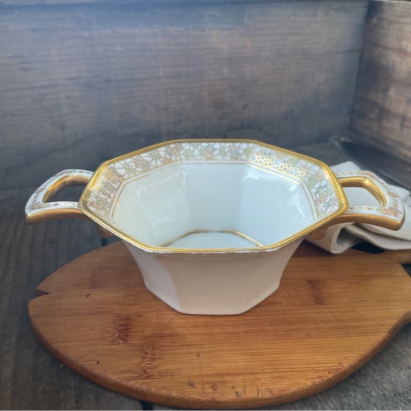 T&V Limoges France Depose Hand Painted Bowl with Gold Handles - Picture 11 of 11